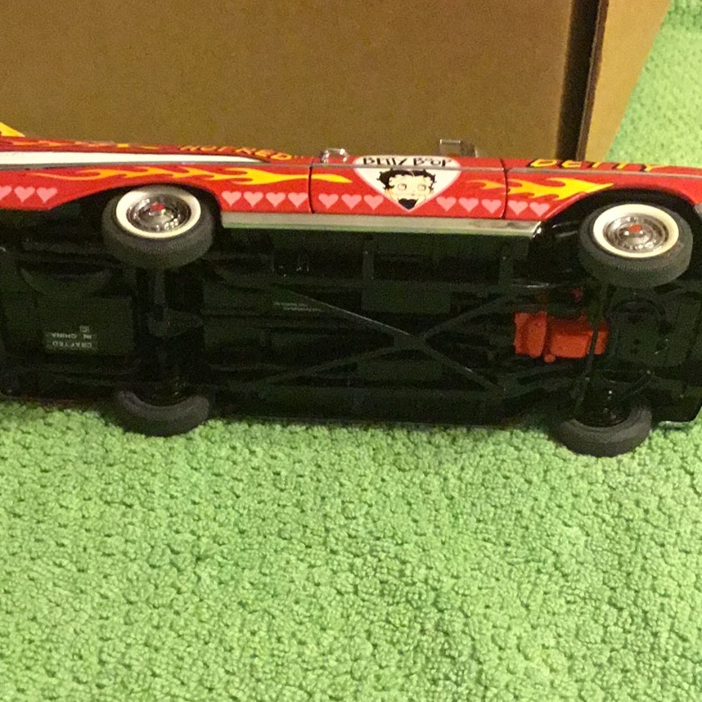 Vintage Betty Boop Red and White Convertible Toy Car - Picture 12 of 14